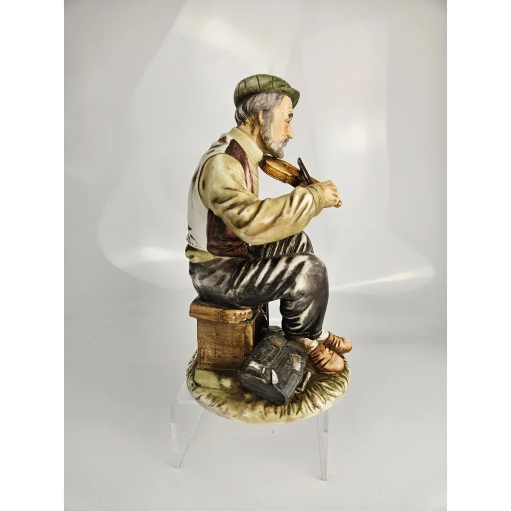 Vintage Violin Player Figurine Seated‎ Musician Rustic Village Scene
